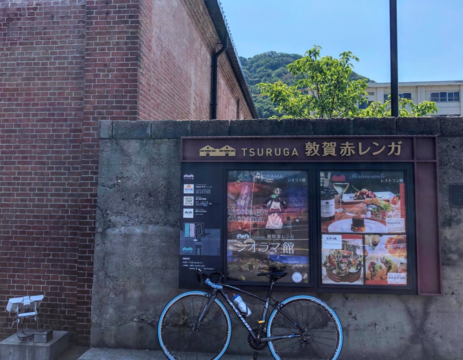 青春18きっぷ　自転車旅行　赤レンガ倉庫前