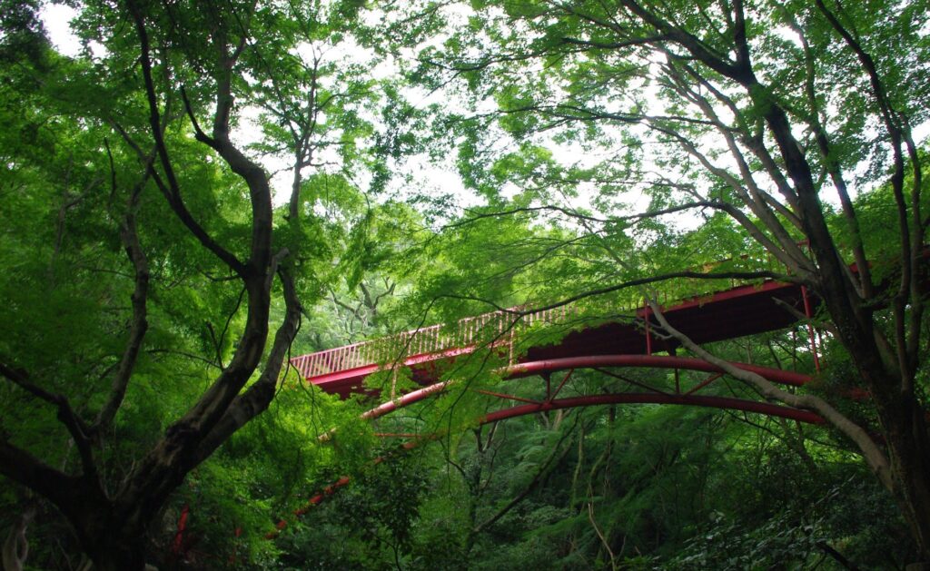 暗峠斜度ハイキング　赤い橋