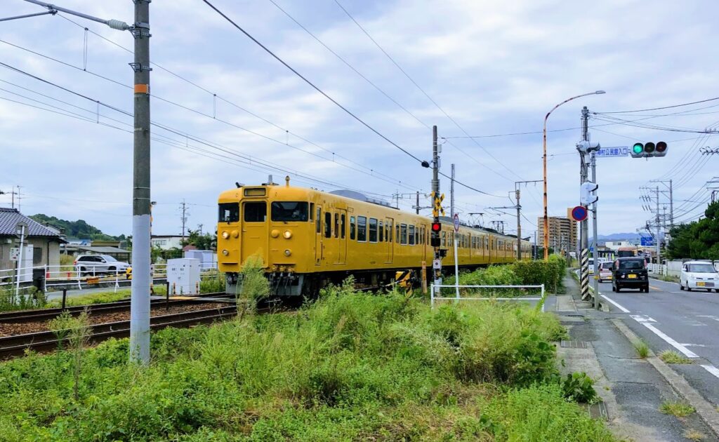 尾道サイクリングONOMICHI U2　黄色い電車